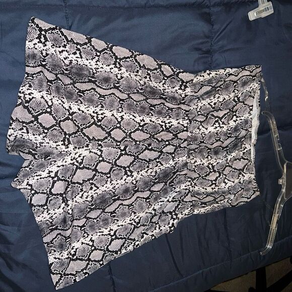 Hearts & hips Snakeskin tube top romper jumpsuit with cut out size L - Picture 5 of 6